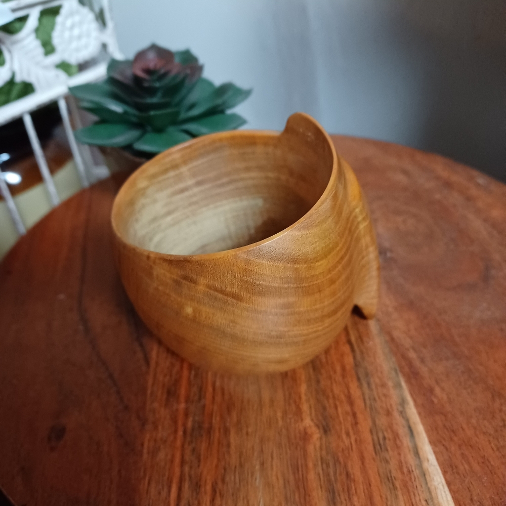 Elegant Wooden Bracelet - Picture 5 of 10
